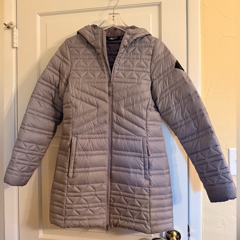 The North Face Women's Light Gray Hooded Puffer Jacket